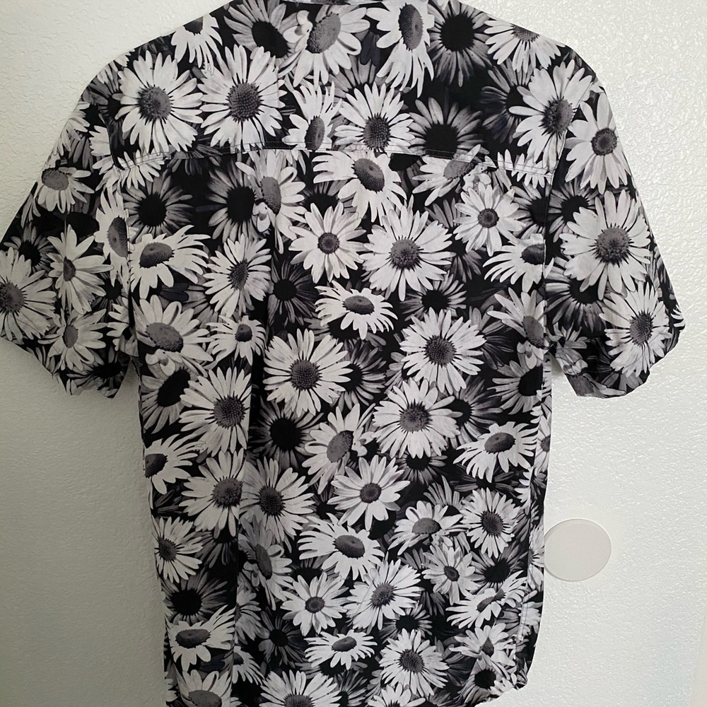 Floral button down - Picture 2 of 3
